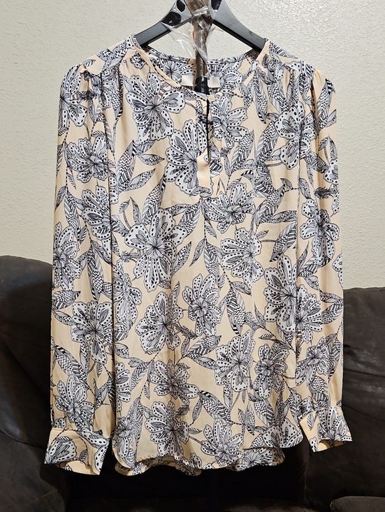 LOFT Tops - LOFT Pale Pink Floral Button-Front Long-Sleeve Blouse